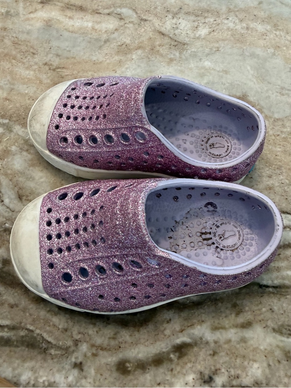 Native shoes size 4